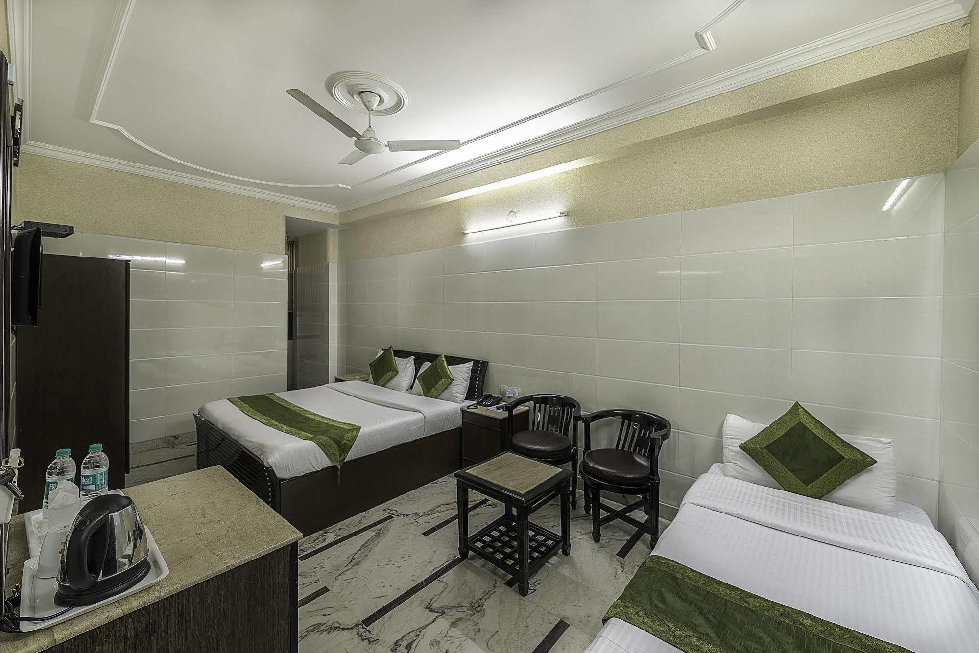 Treebo Trend Singh Sons Karol Bagh Hotel New Delhi Exterior photo