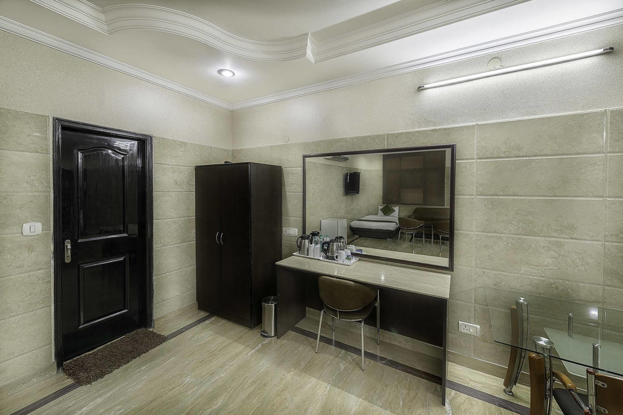 Treebo Trend Singh Sons Karol Bagh Hotel New Delhi Exterior photo
